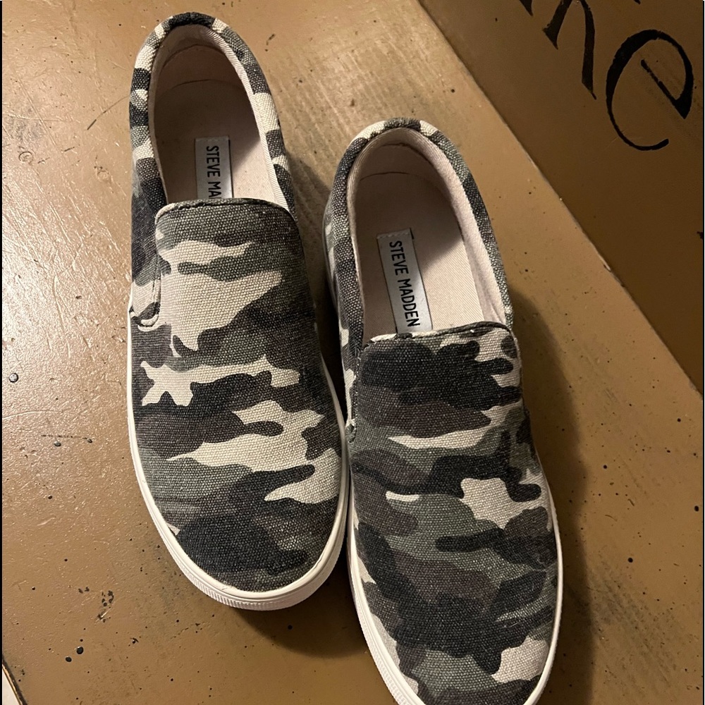 Steve Madden slip on shoes